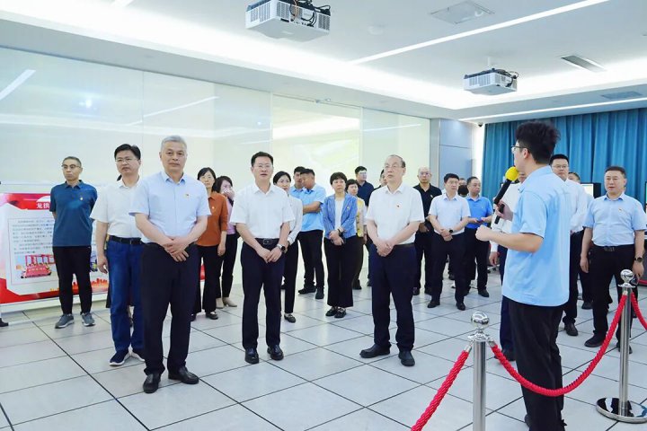 济医附院党委理论学习中心组到完美体育-完美（中国）
调研