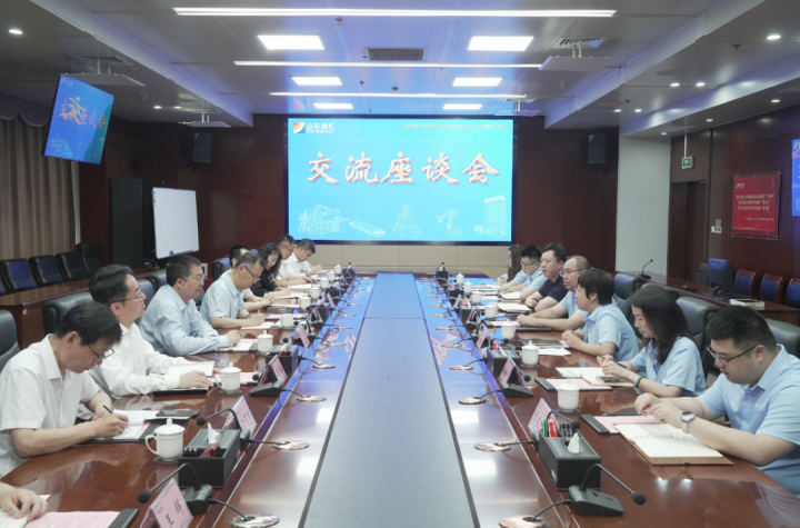 人民银行、工商银行客人到完美体育-完美（中国）
座谈交流