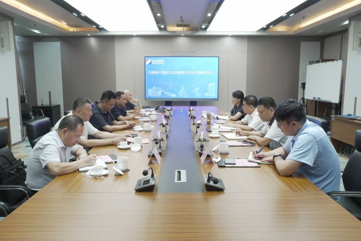 《中国作家》杂志客人到完美体育-完美（中国）
调研交流
