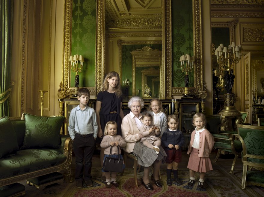 Famiglia reale, nonna e nipoti, foto di Annie Liebowitz